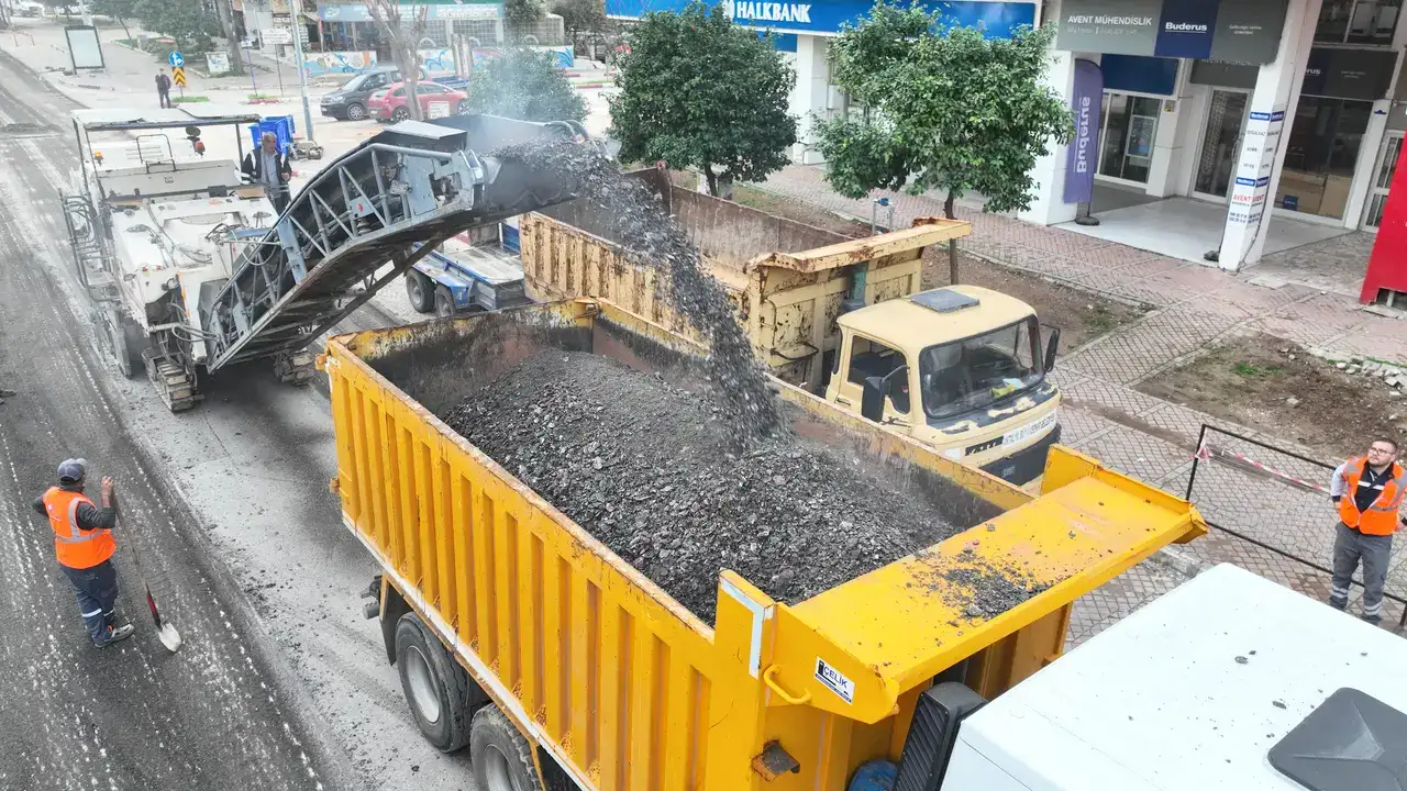 Antalya 100. Yıl Bulvarı'nda Yıllar Sonra Asfalt Yenilendi 2